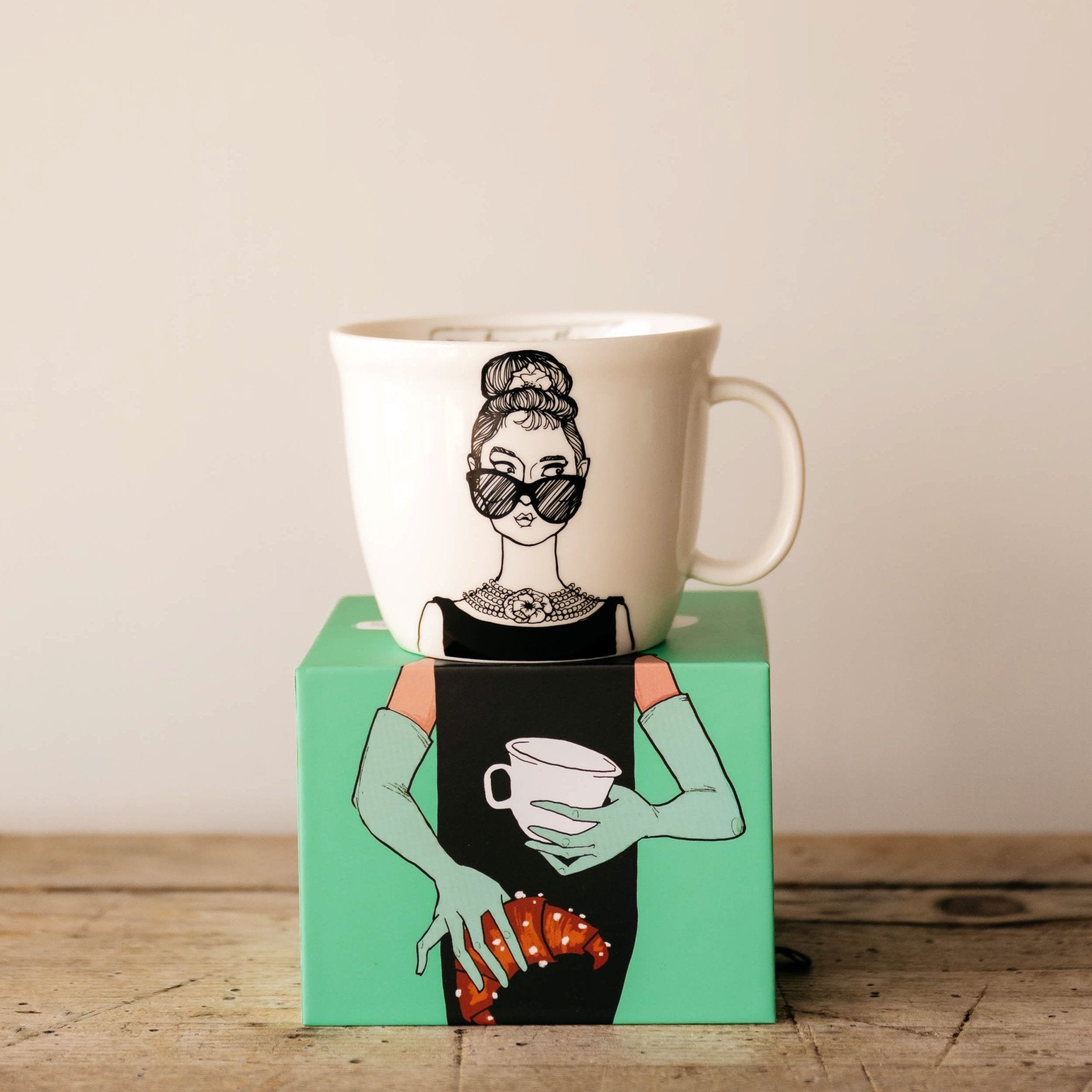 Porcelain cup inspired by Audrey Hepburn on the box