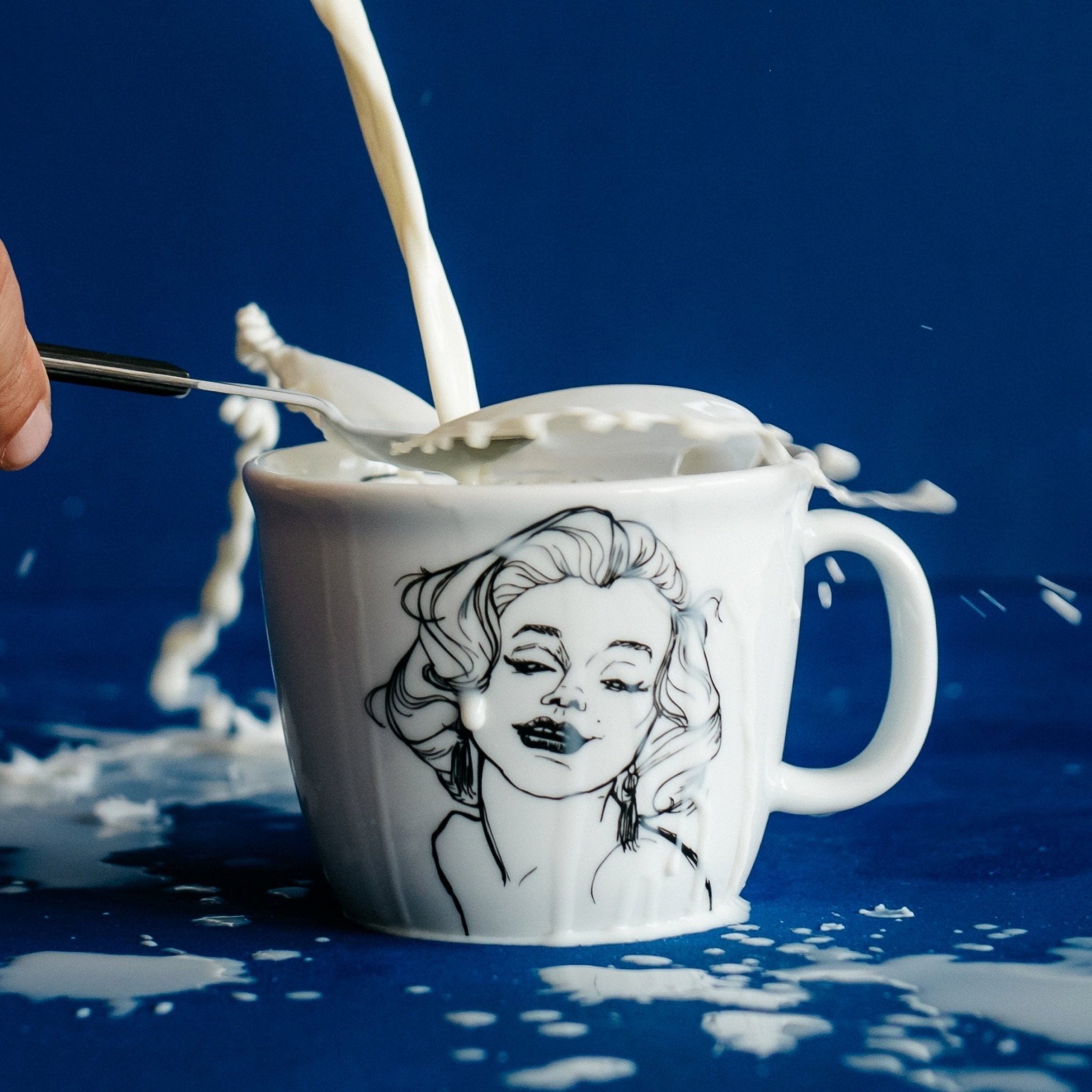 Porcelain cup inspired by Marilyn Monroe with a splash of milk