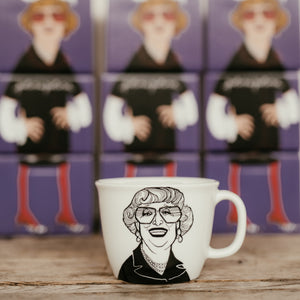 Polonapolona ZUZI 350ml porcelain white big cup in front of boxes with Zuzi illustration